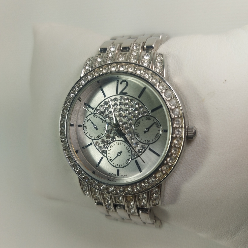 Crystal Rhinestone Silver Tone Bracelet Quartz Wrist Watch, New Battery